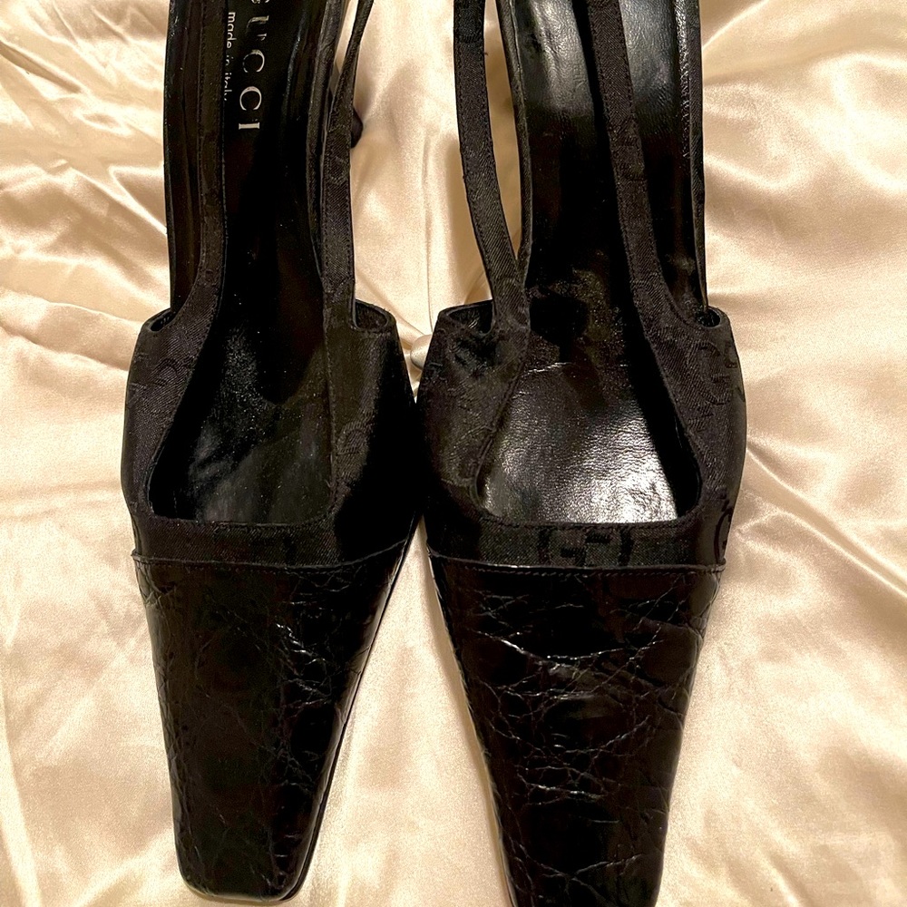 Gucci Classic black double G fabric and leather evening shoes.